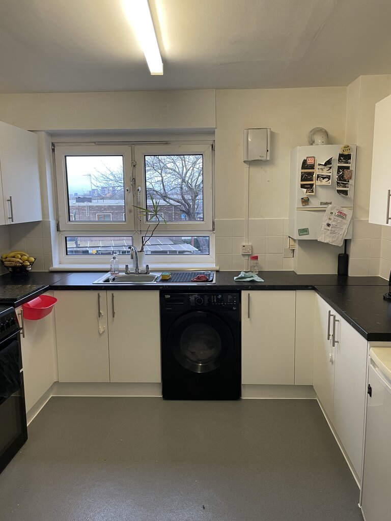 Photo 5 of London property