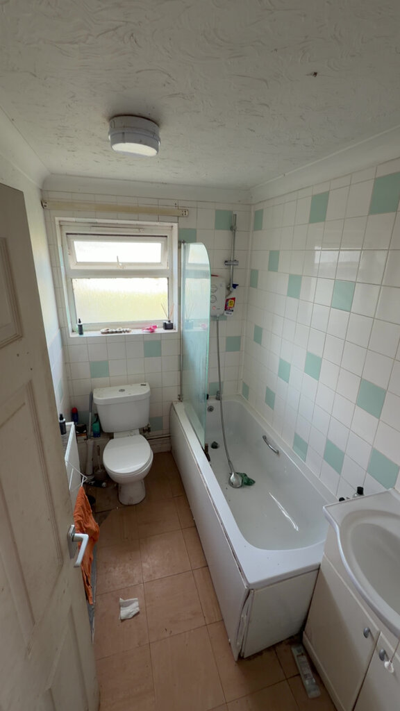 Photo 1 of Saracens Head property