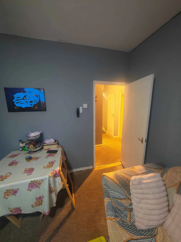 Photo 3 of London property