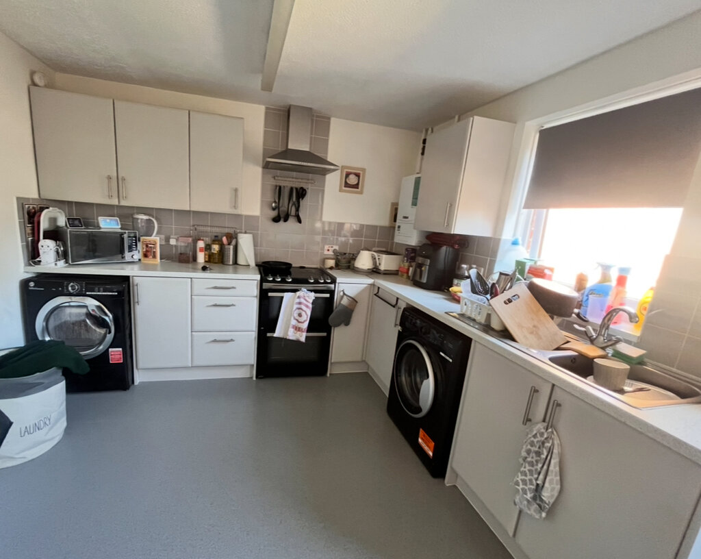 Photo 3 of Aldershot property