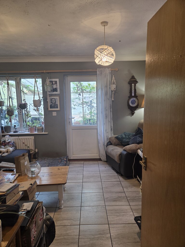 Photo 3 of Guildford property