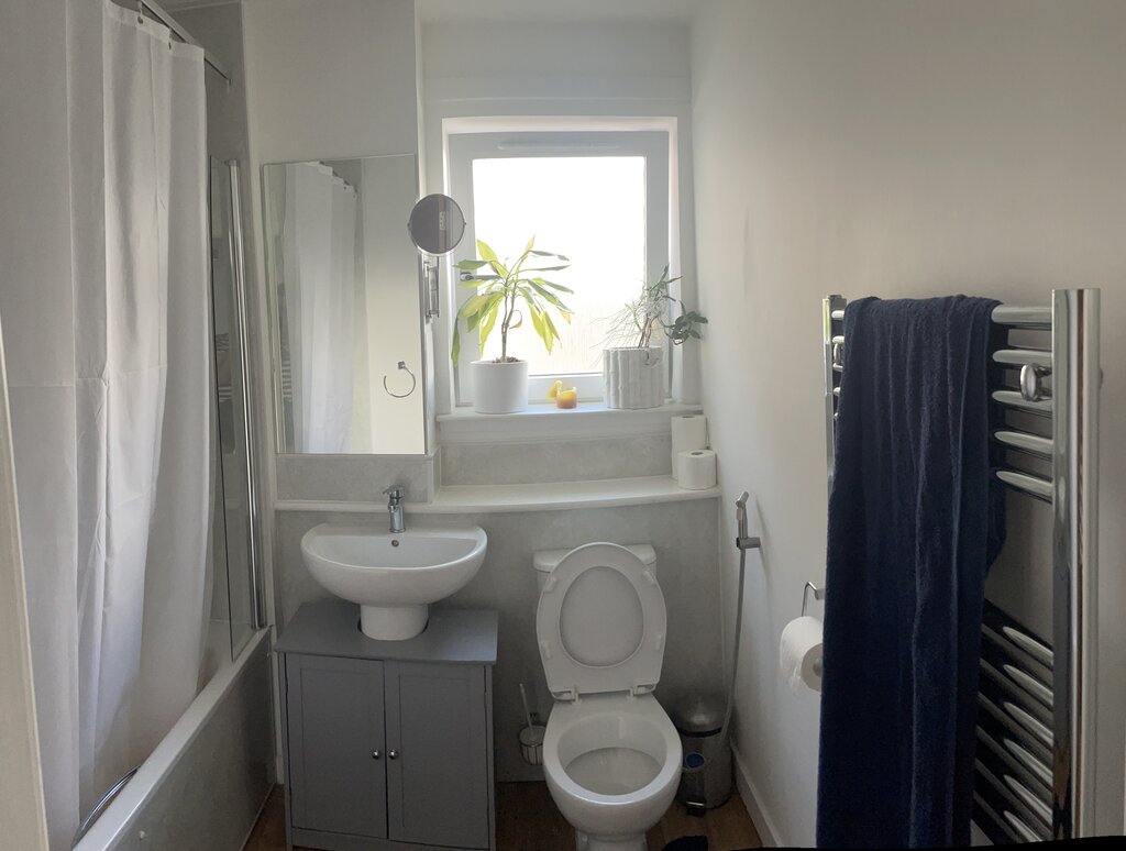 Photo 3 of Edinburgh property