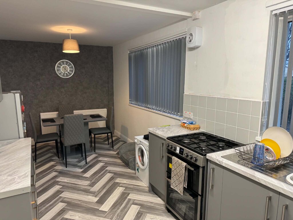 Photo 4 of Dewsbury property