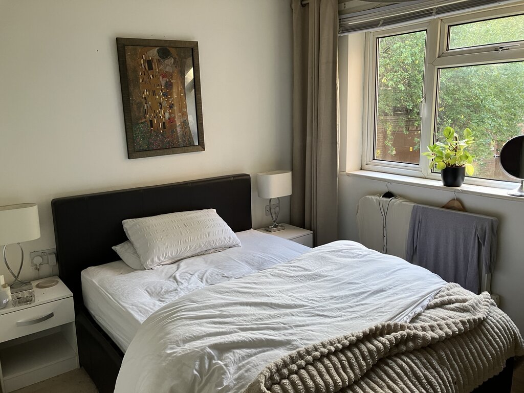 Photo 2 of Guildford property