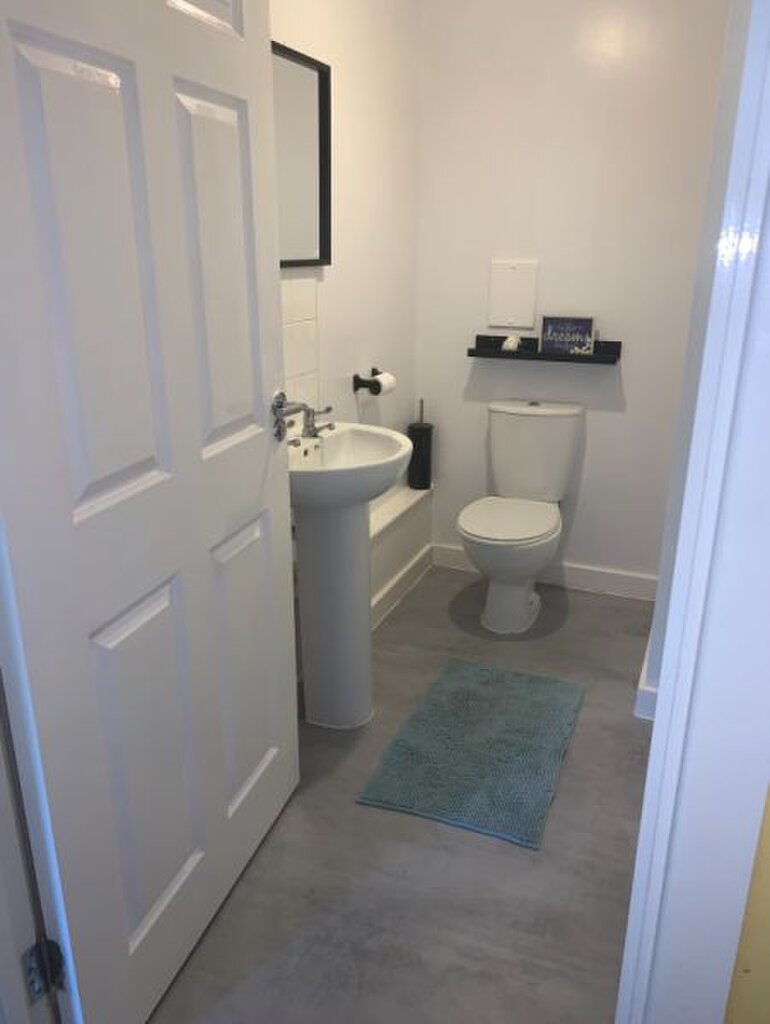 Photo 4 of London property