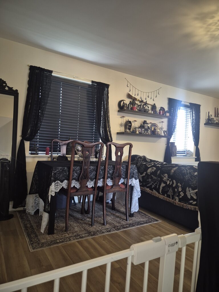 Photo 3 of Halstead property