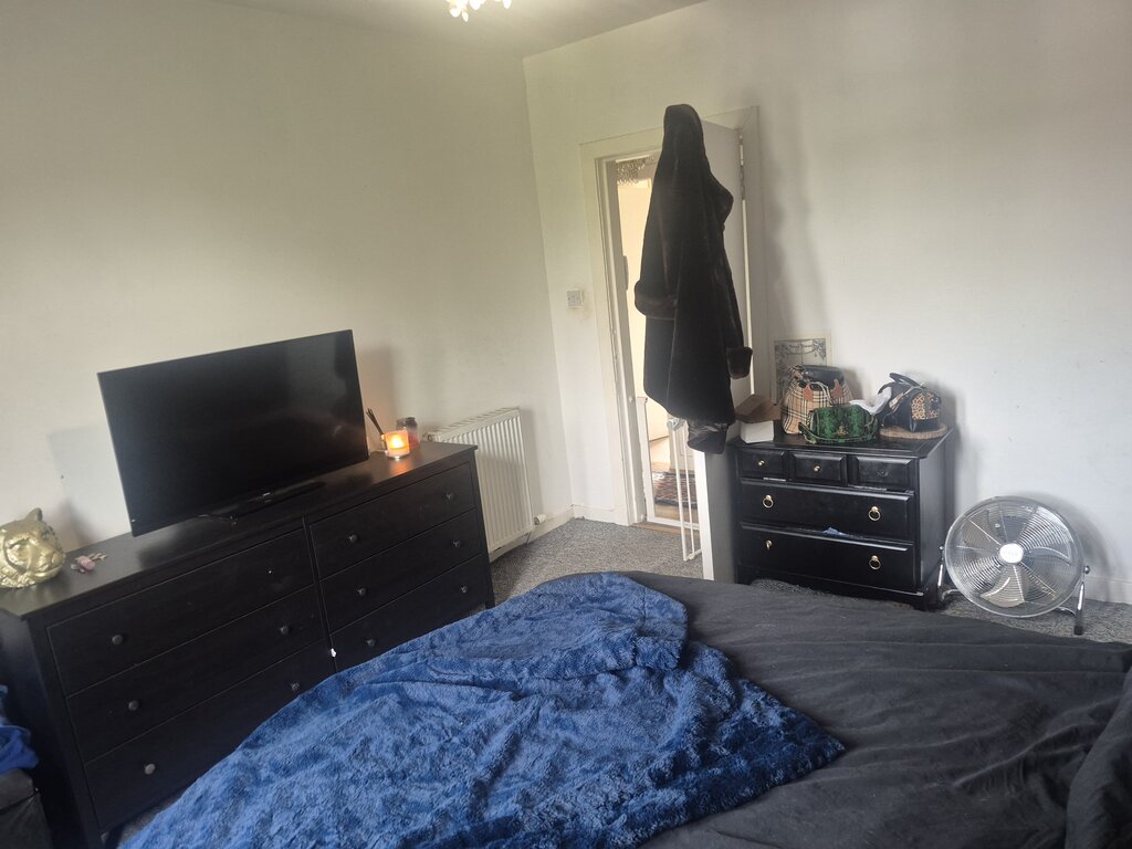Photo 4 of Paisley property