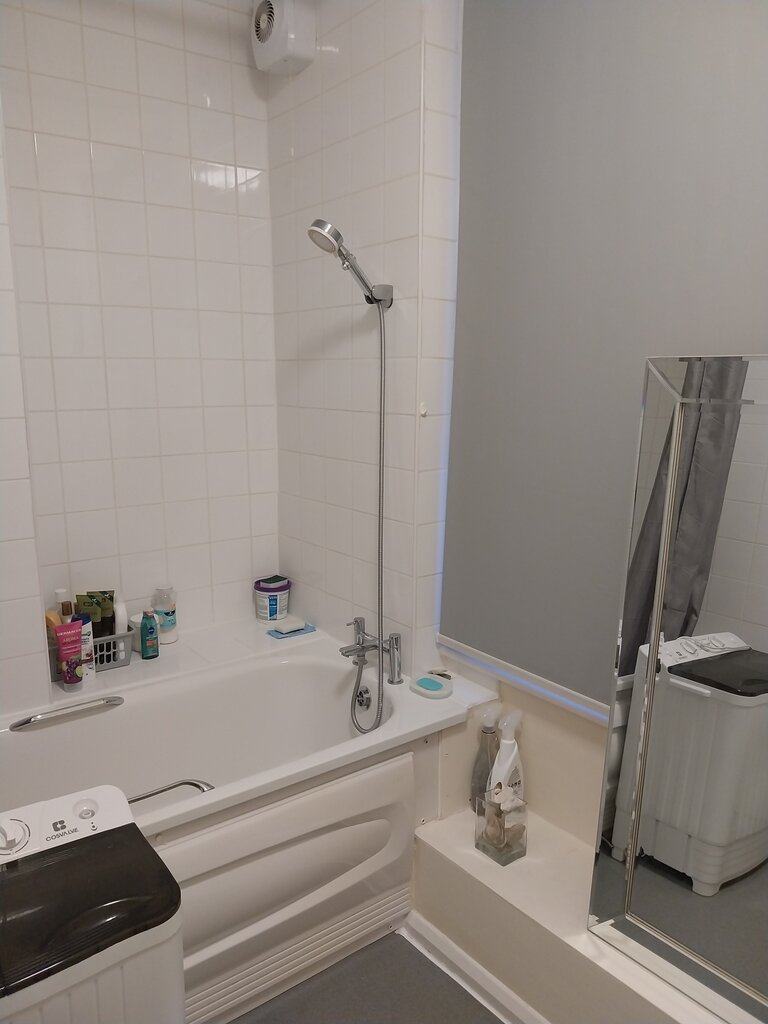 Photo 3 of London property