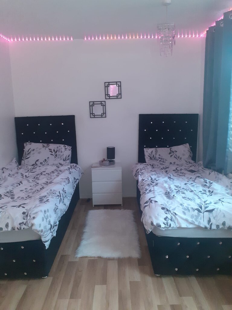Photo 5 of London property