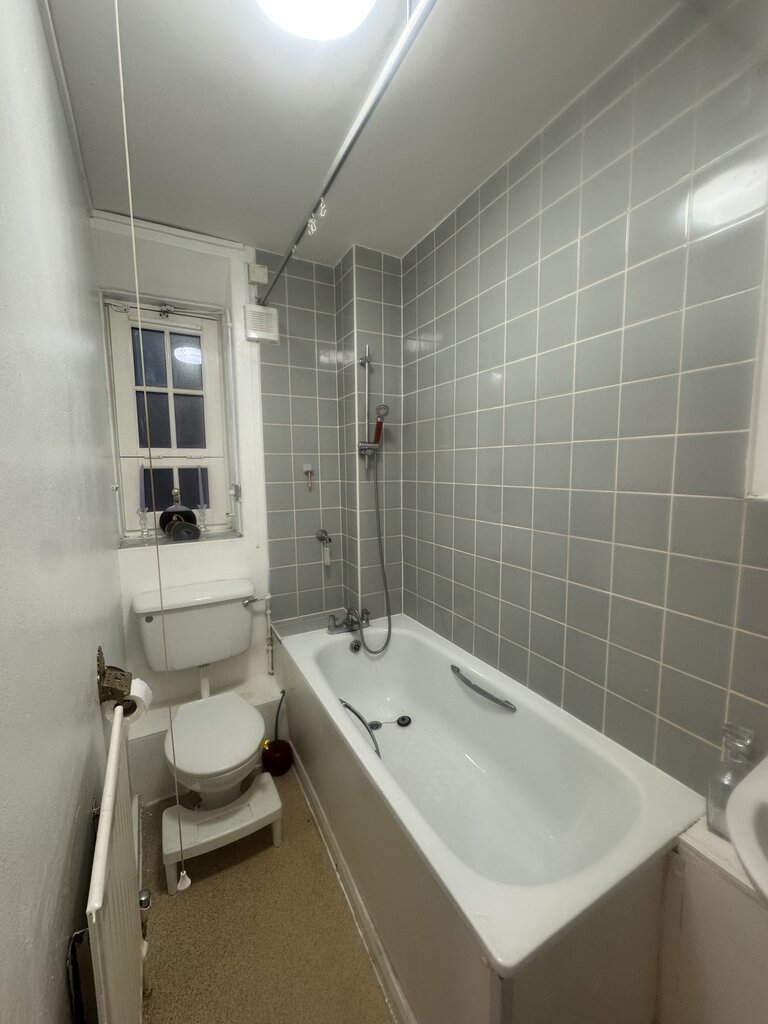 Photo 5 of London property