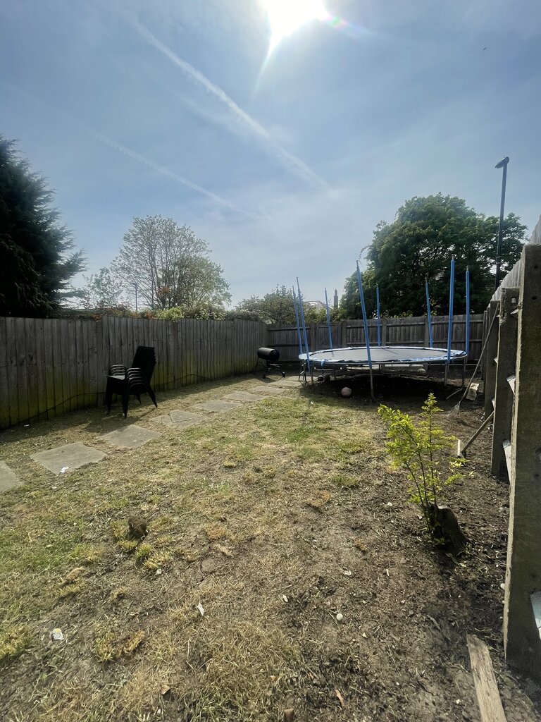 Photo 3 of London property
