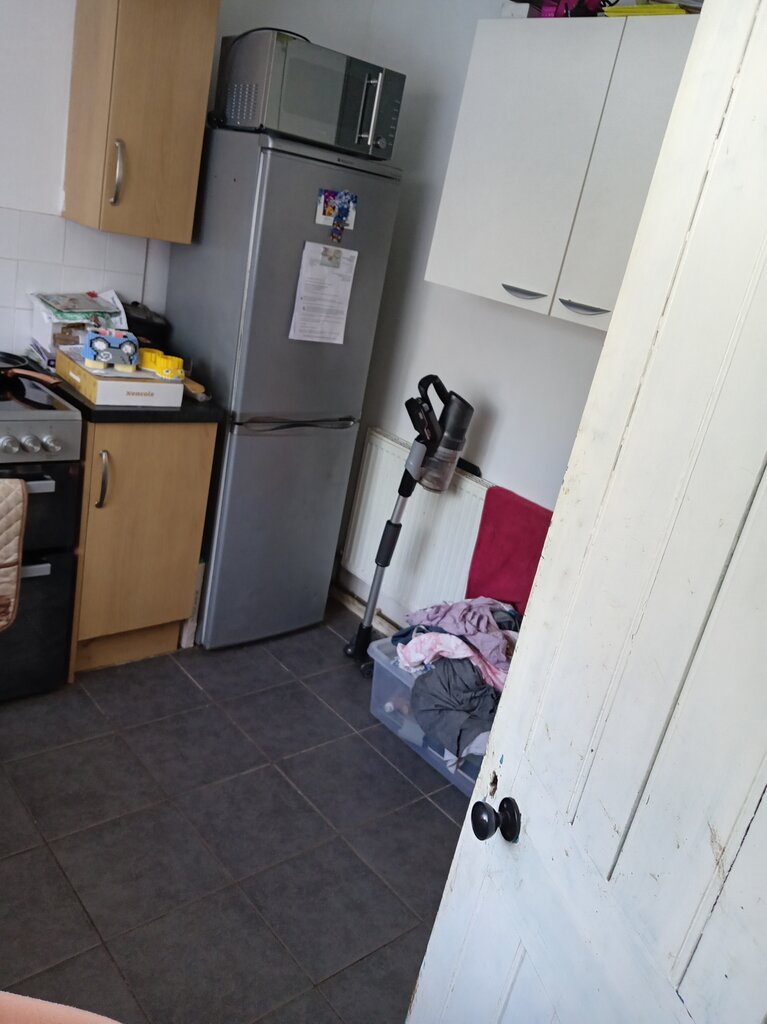 Photo 5 of Hinckley property