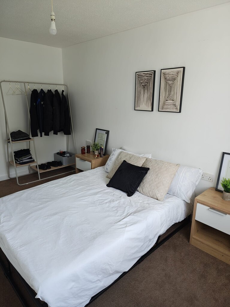 Photo 5 of London property