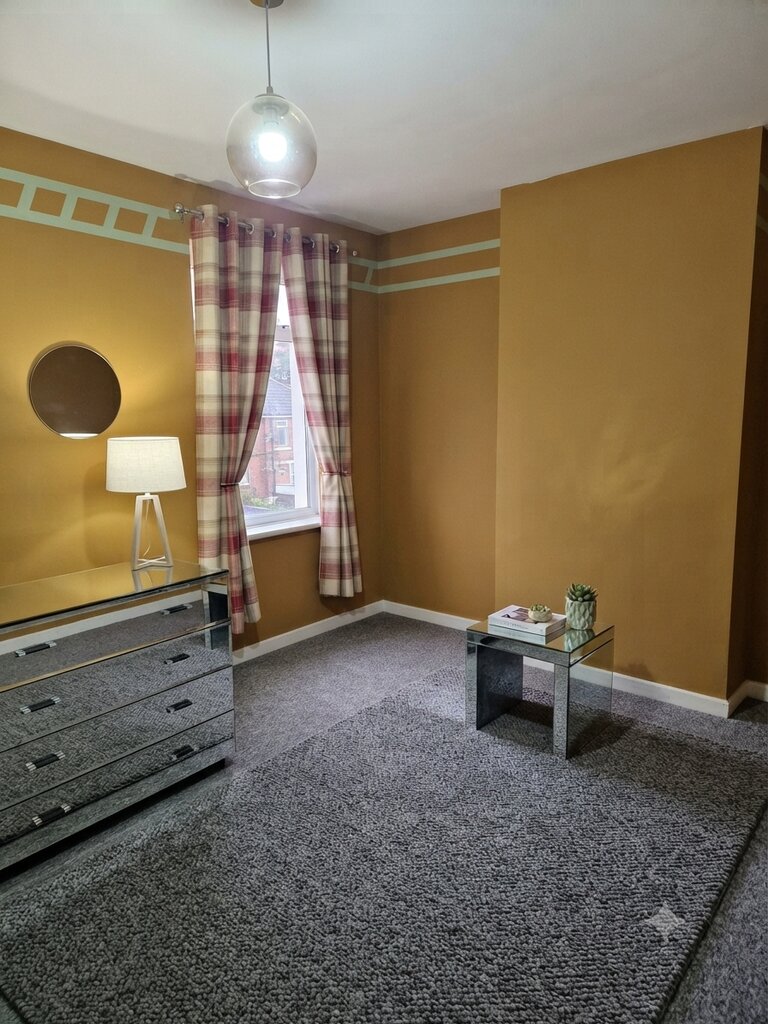 Photo 3 of Newport property