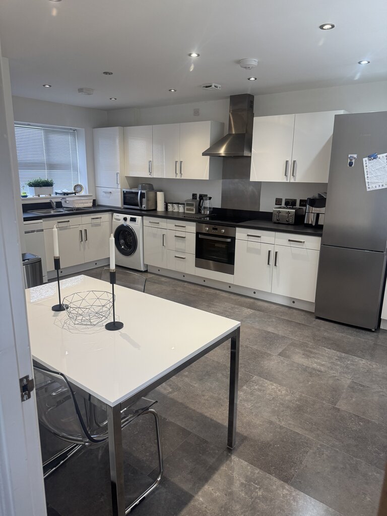 Photo 4 of Leeds property