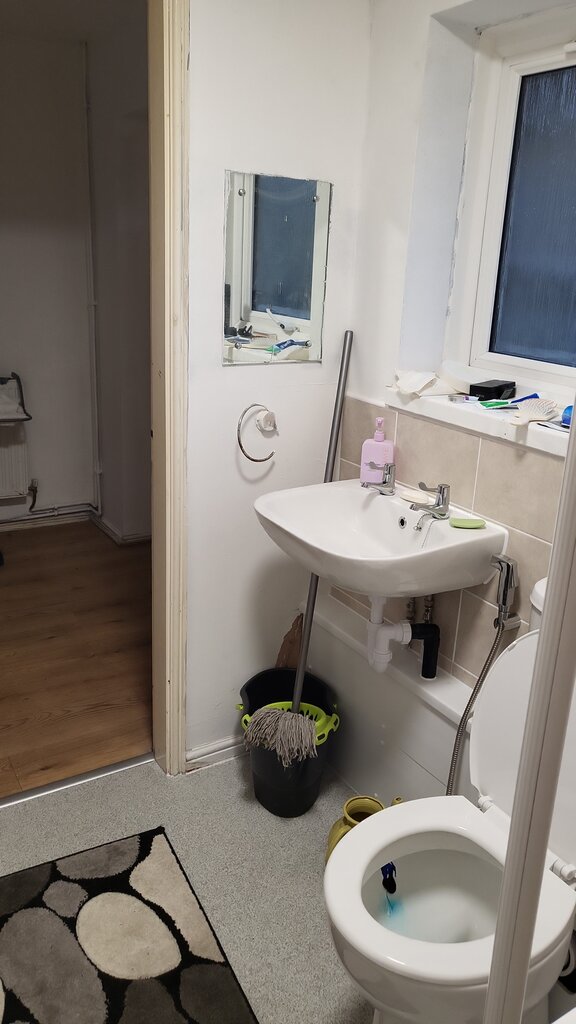 Photo 3 of Manchester property