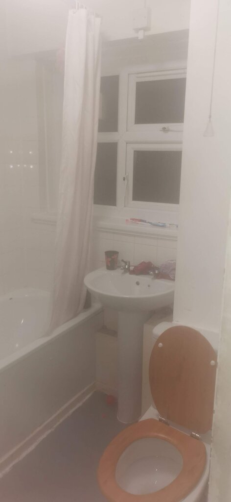 Photo 5 of London property