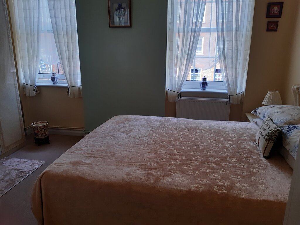 Photo 2 of London property