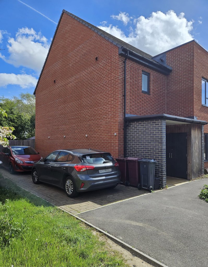 Photo 1 of Reading property