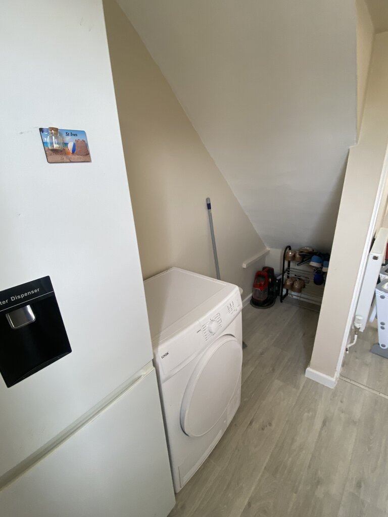 Photo 5 of Chertsey property