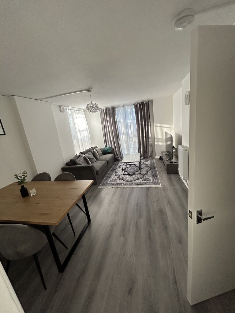 Photo 3 of Salford property