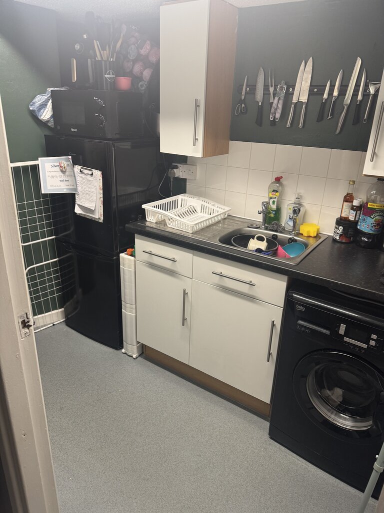 Photo 3 of Leicester property