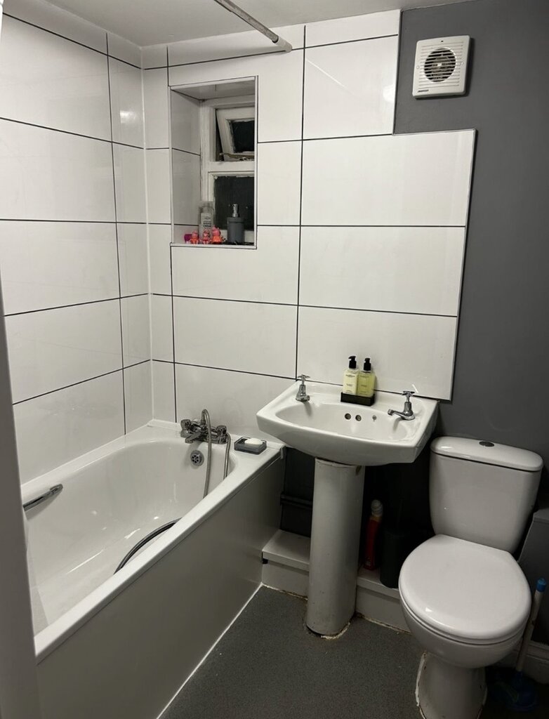 Photo 3 of Crystal Palace property