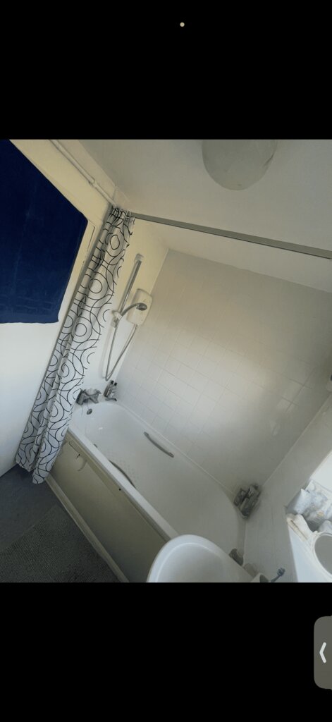 Photo 3 of Elsteee property