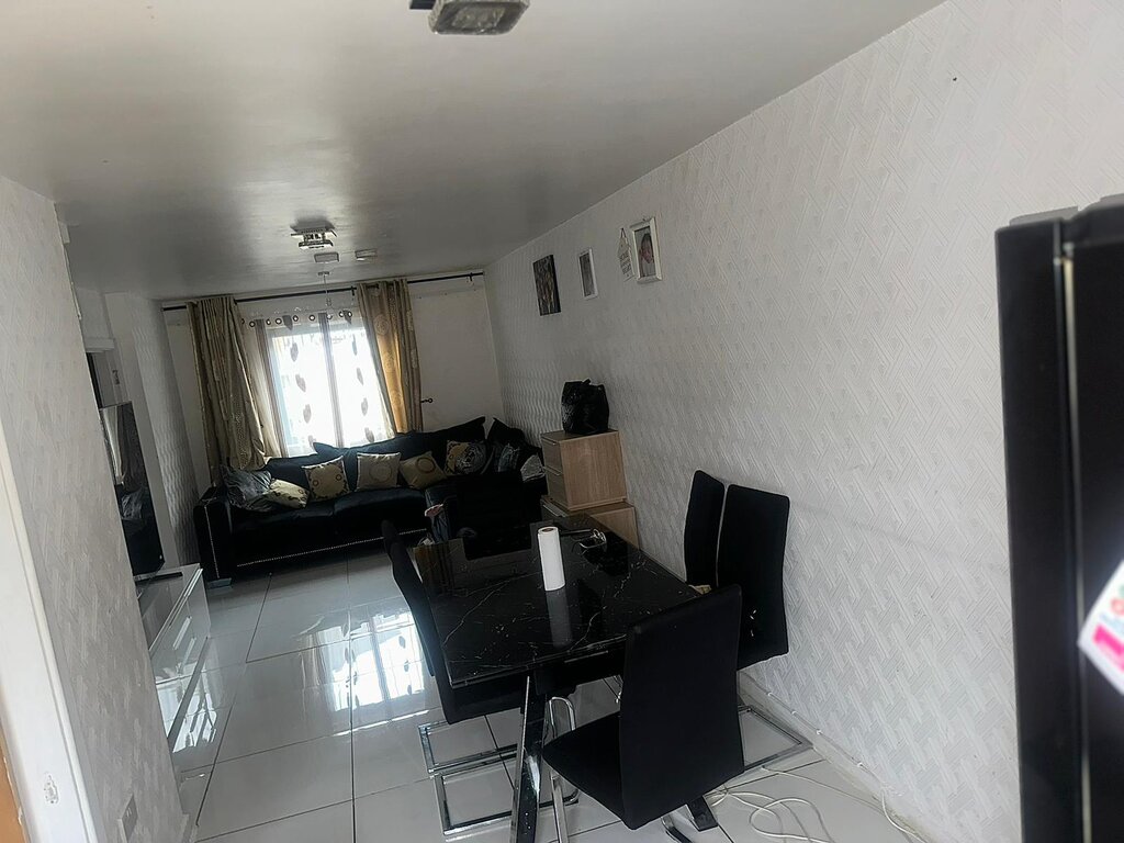 Photo 4 of Huddersfield property