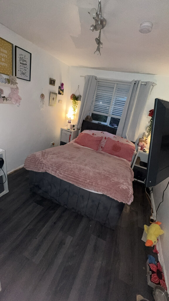 Photo 3 of London property