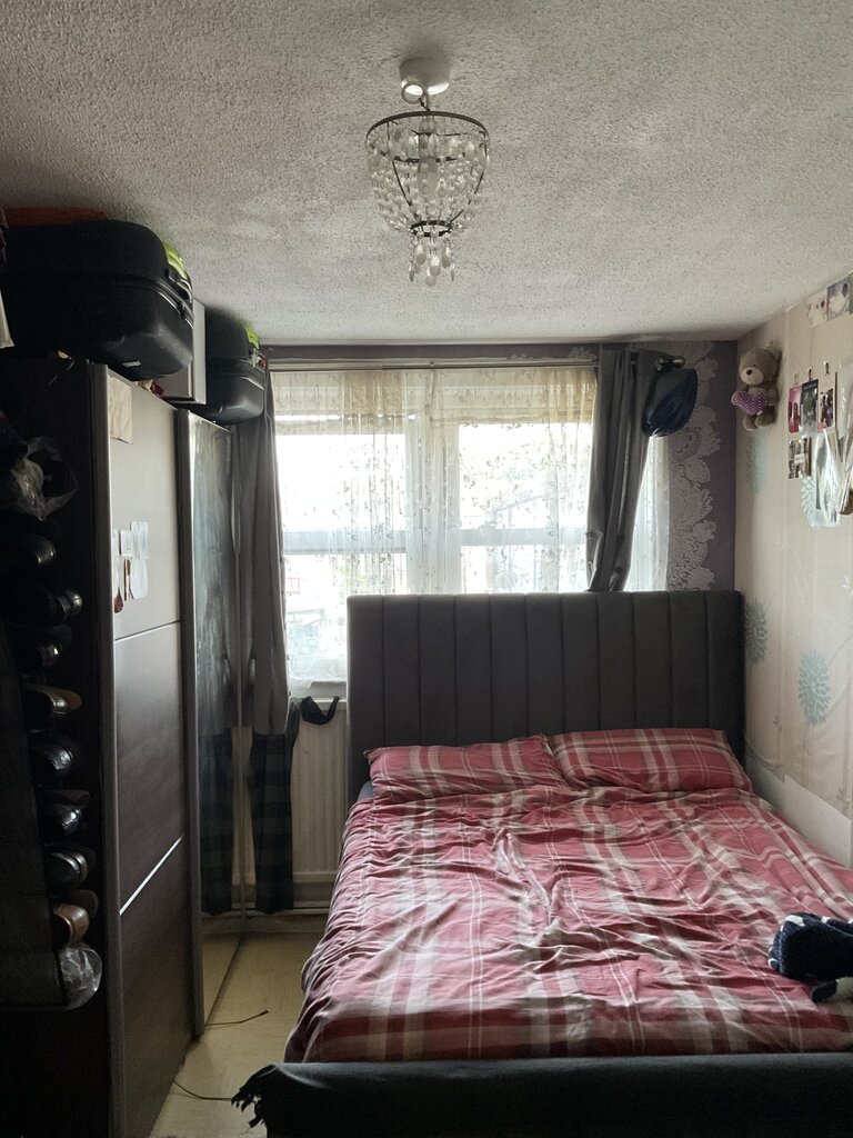 Photo 3 of London property