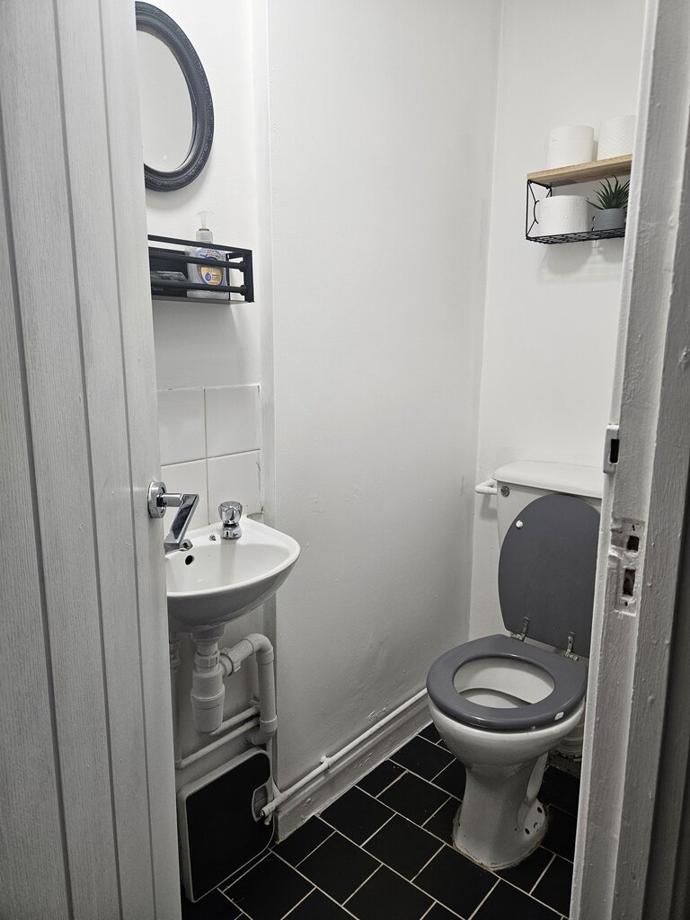Photo 4 of West Drayton property