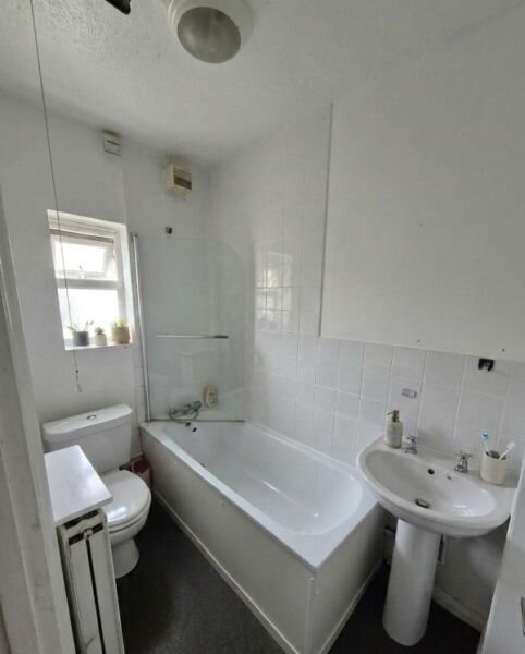 Photo 3 of Waddon property