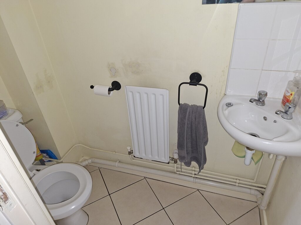 Photo 4 of Slough property