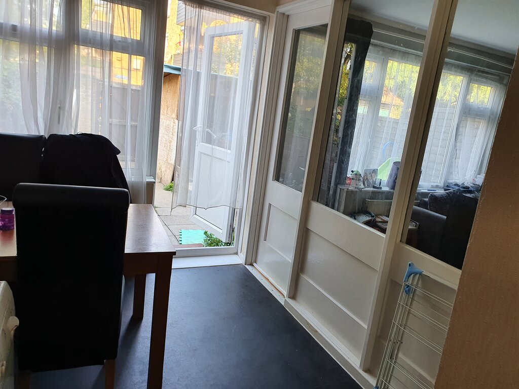 Photo 4 of London property