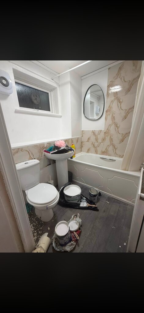 Photo 3 of Salford property