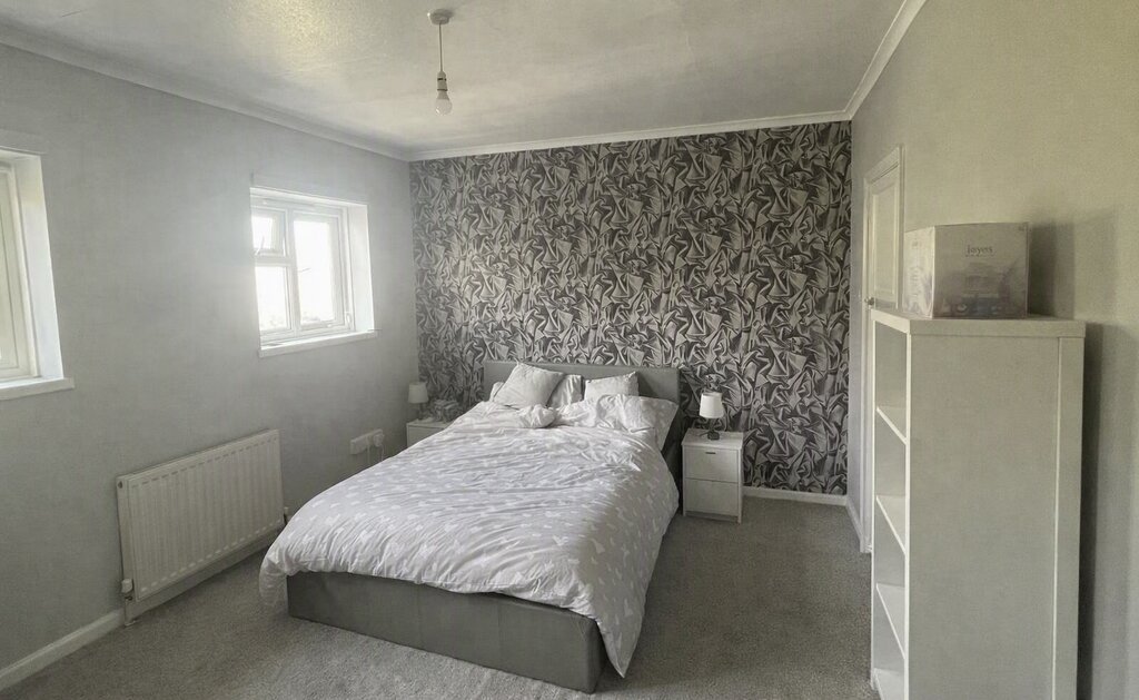 Photo 4 of Eltham property