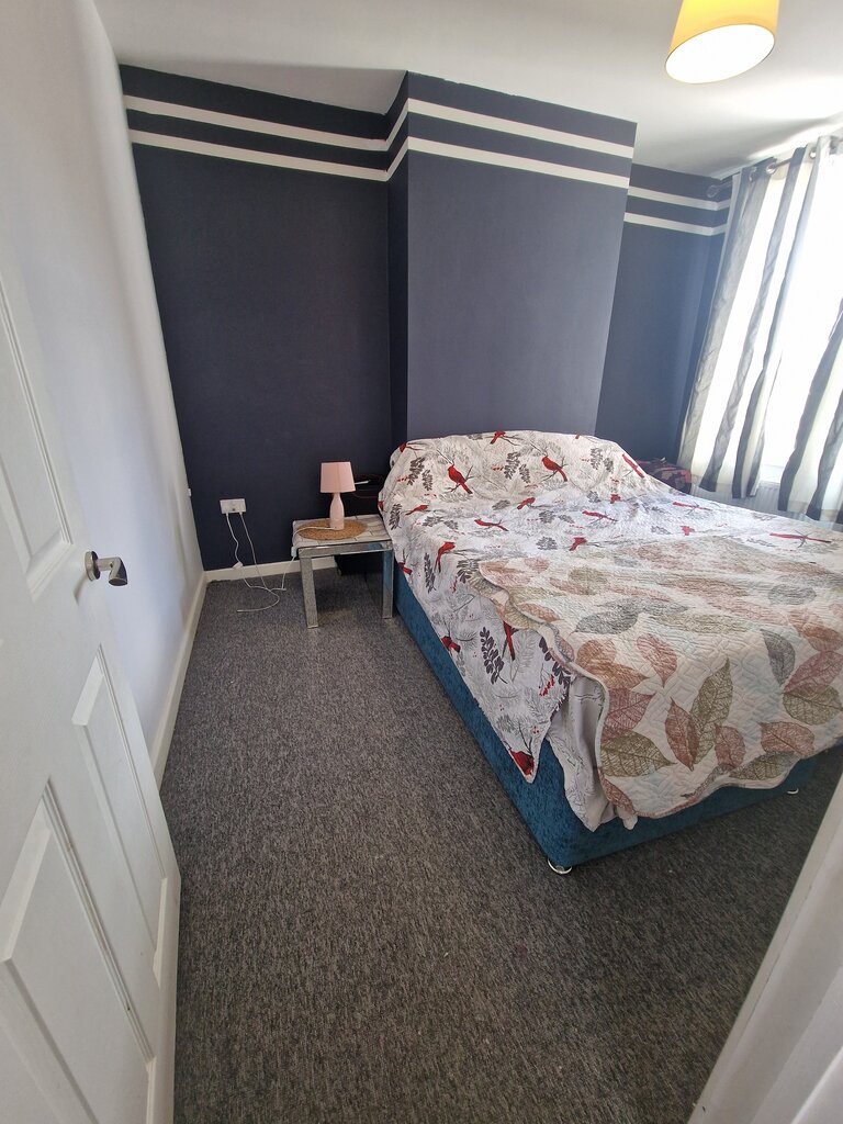 Photo 4 of Newport property