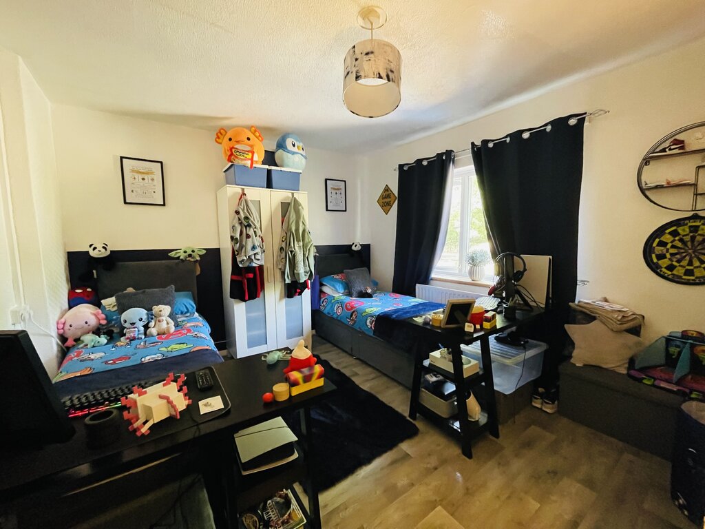 Photo 3 of Stalybridge property