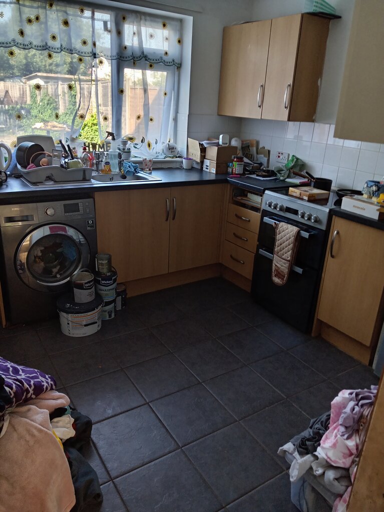Photo 4 of Hinckley property