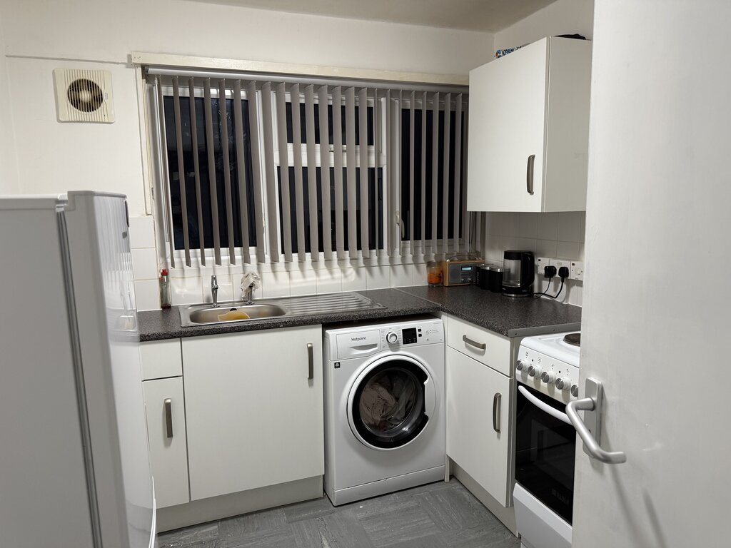 Photo 3 of B37 6Tp property