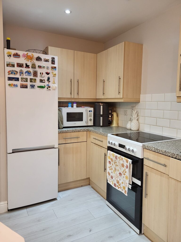 Photo 5 of Leighton Road property