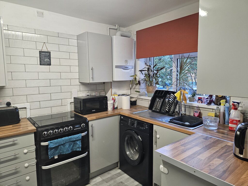 Photo 5 of West Drayton property