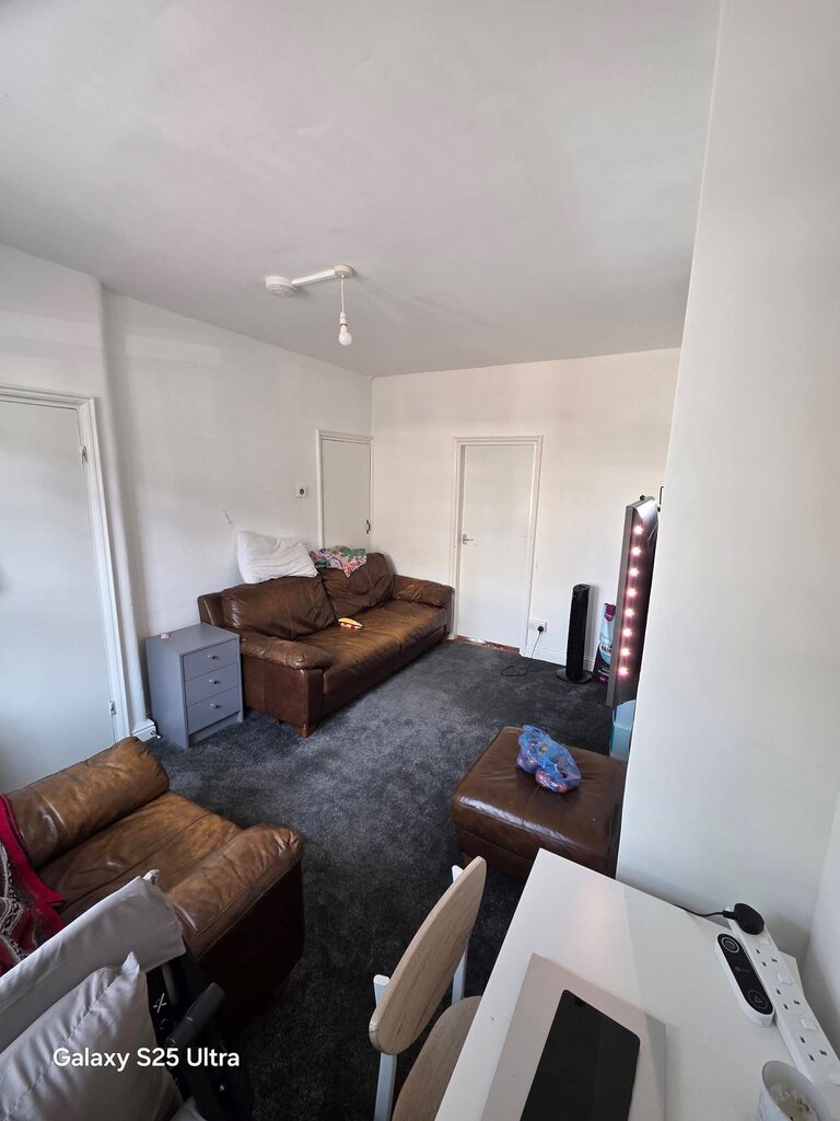 Photo 4 of London property