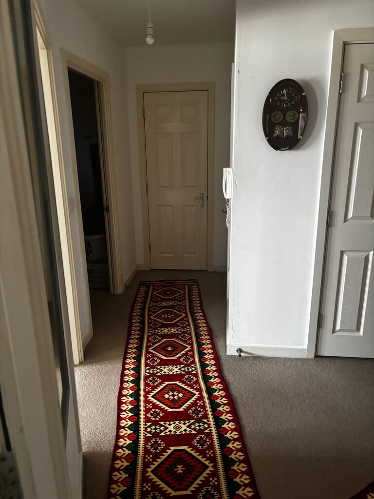 Photo 3 of Croydon property