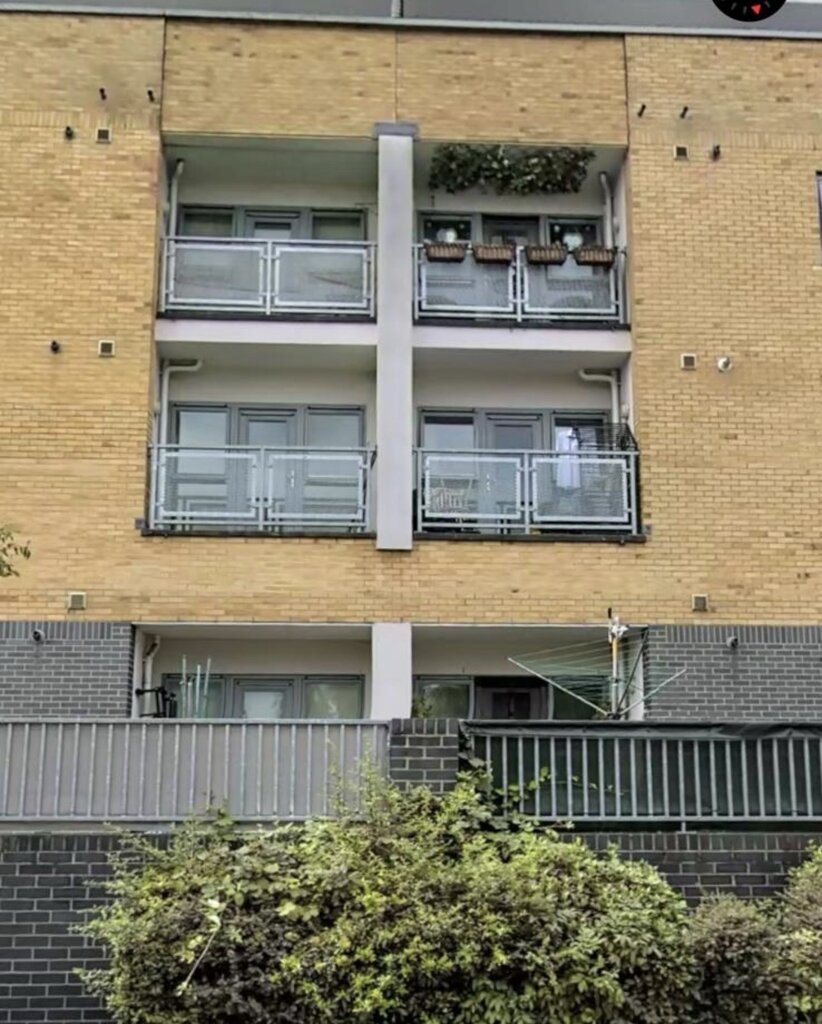 Photo 3 of London property