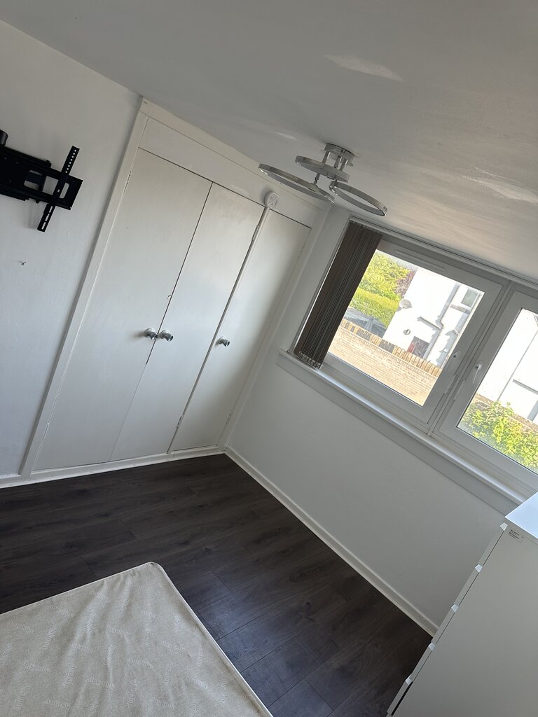 Photo 4 of Edinburgh property