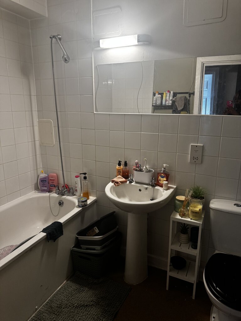 Photo 3 of London property