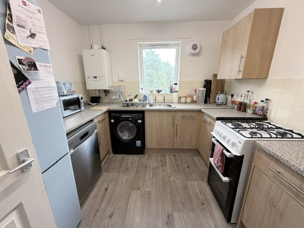 Photo 5 of Farnborough property