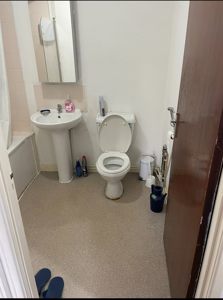 Photo 3 of Manchester property